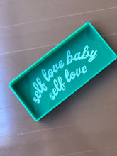 Carregar imagem no visualizador da galeria, Bandeja Color Frase - Self Love Baby
